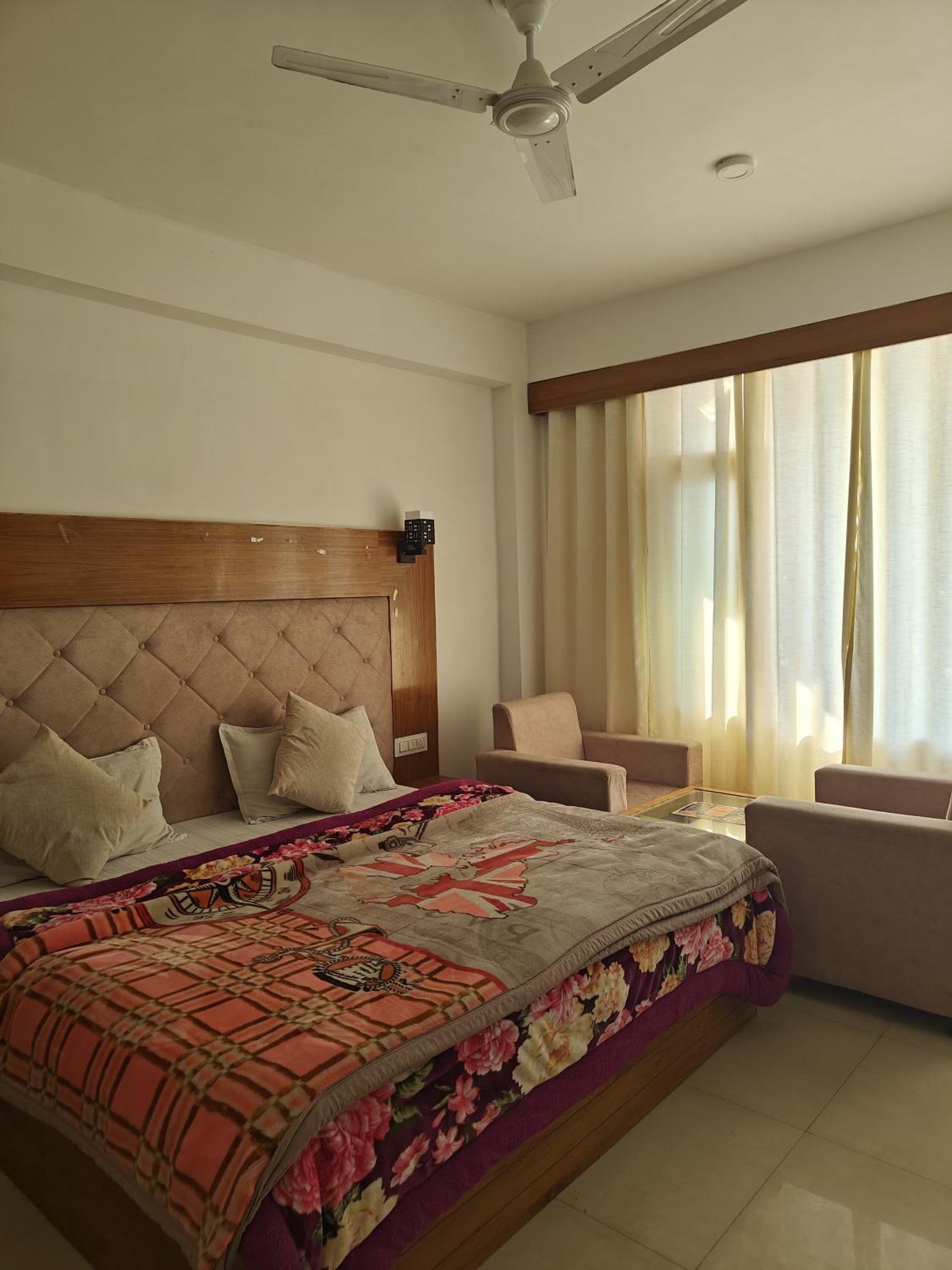 Santosh Cafe & Rooms Amritsar Exterior photo